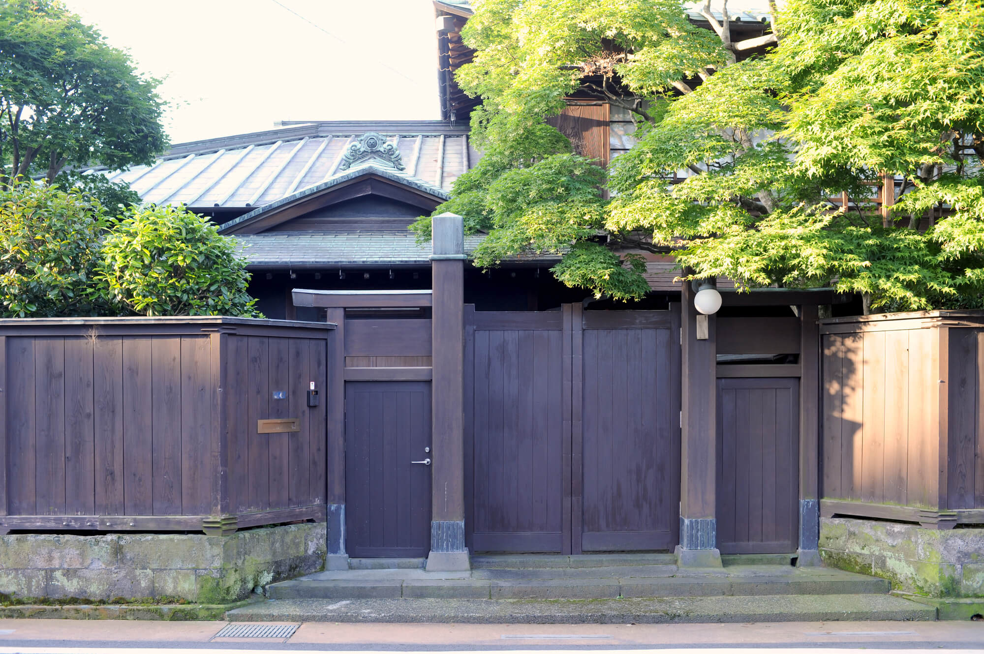 <h2>門扉の代表的な素材
